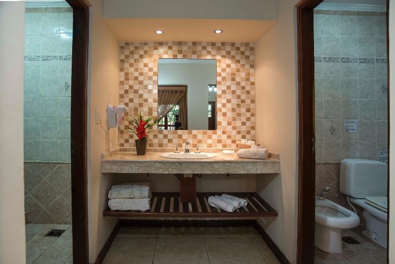 Arami Hotel & Lodge Puerto Iguazú Extérieur photo